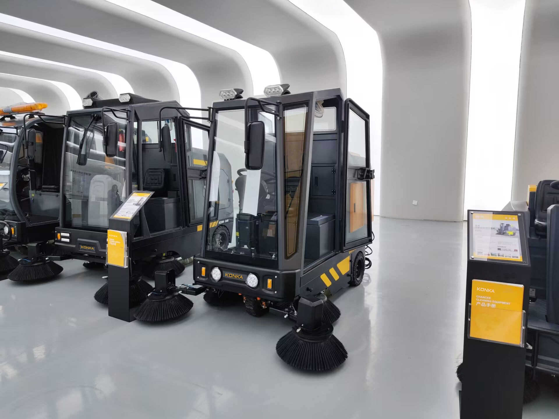 駕駛掃地車的夏季維護(hù)技巧